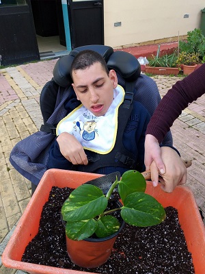 Manuel pouring the milk into a bowl.